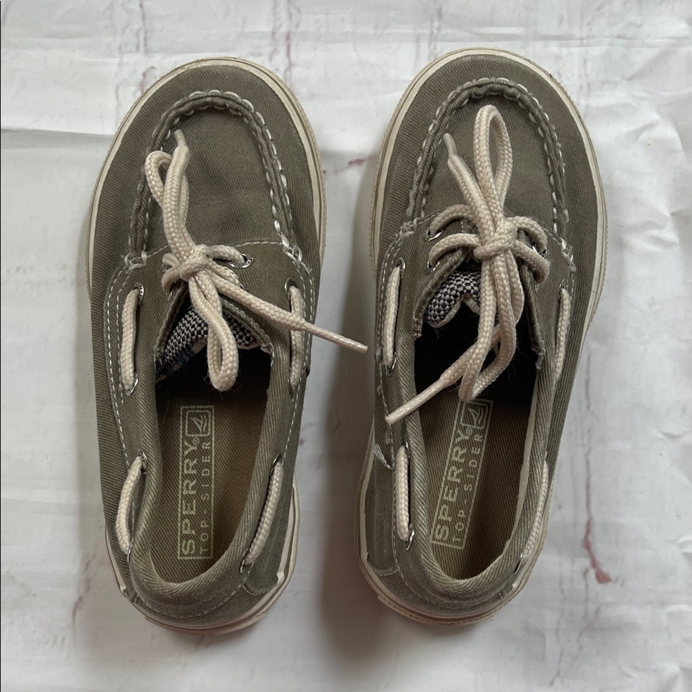 Toddler sperry boat shoes 9.5
